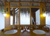 Medhufushi Island resort -  plážová vila  - kúpelňa