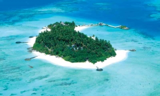 Makunudu Island resort, Maledivy